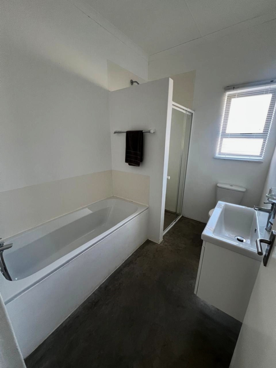 4 Bedroom Property for Sale in Golden Mile Western Cape